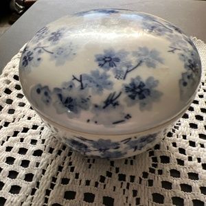 Blue White Floral Japanese Porcelain Round Trinket Jewelry Box Covered Container